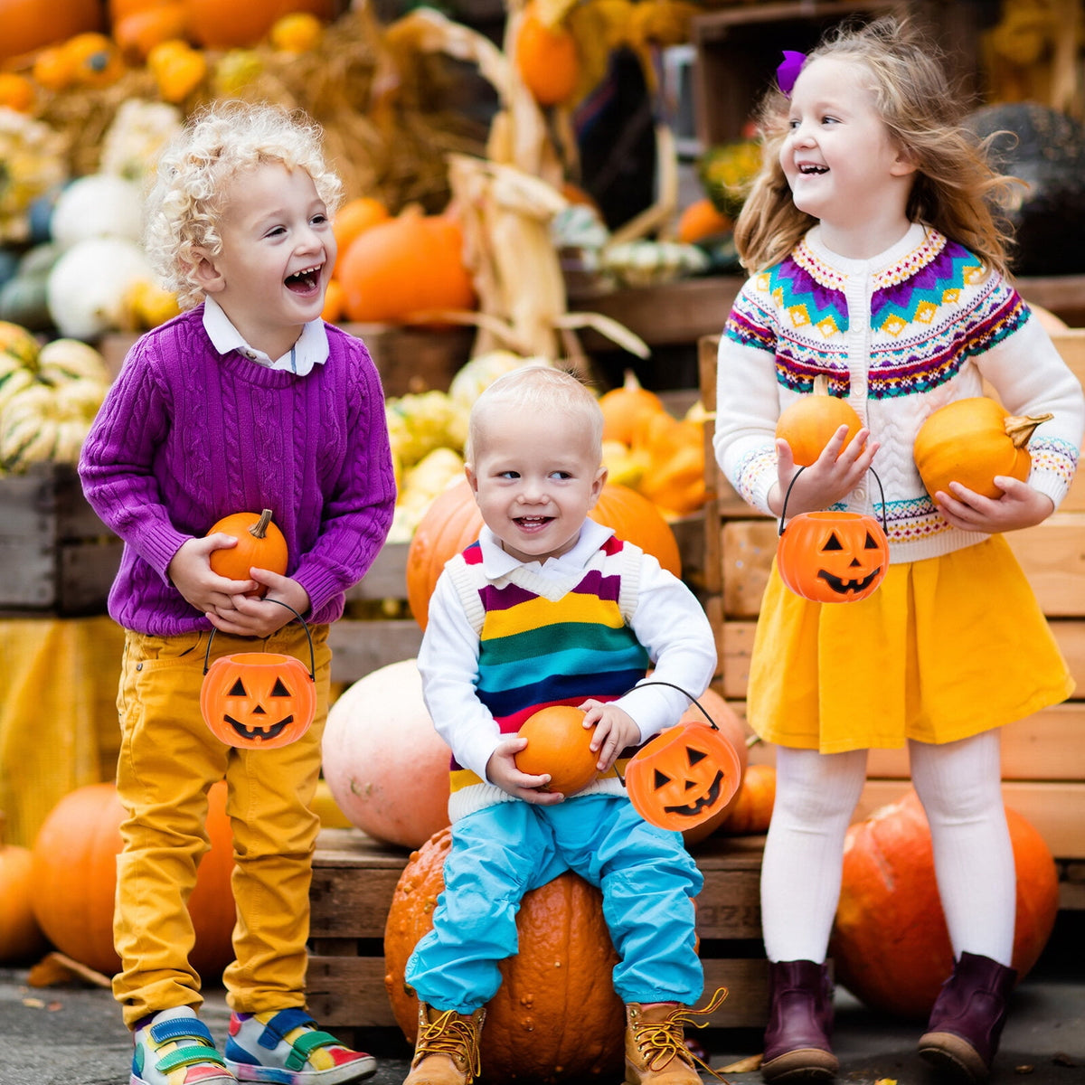 8-Pack Plastic Pumpkin Candy Buckets - Halloween Trick or Treat Pails for Kids, Orange Party Decorations, Durable Candy Holders for Children