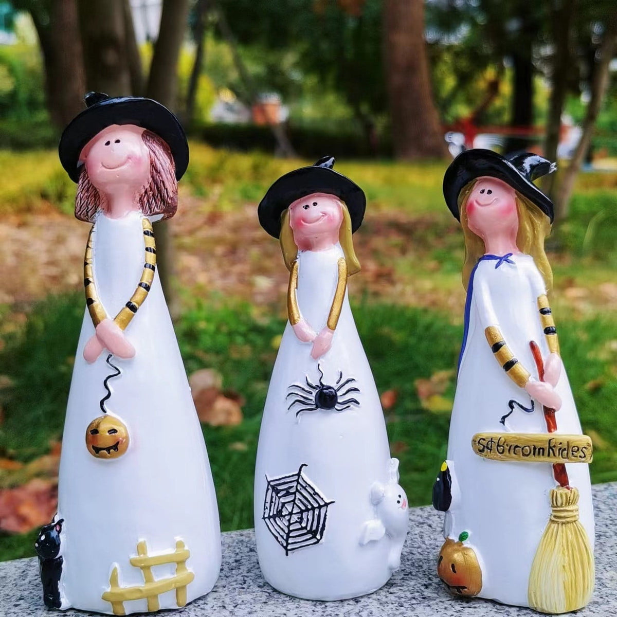 Halloween Witches Figurine Tabletop Decor,Resin Witch Statues Decorations with Classic Witches Hats,Cat,Ghost,Crow, and Pumpkins,Holiday,Party,Home Decor and Fall Decor